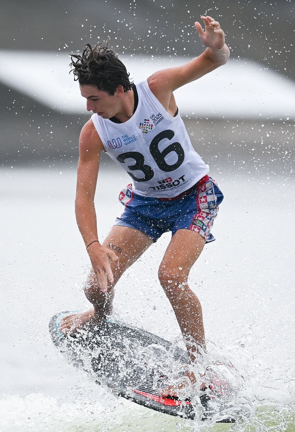 会男子尾波, https