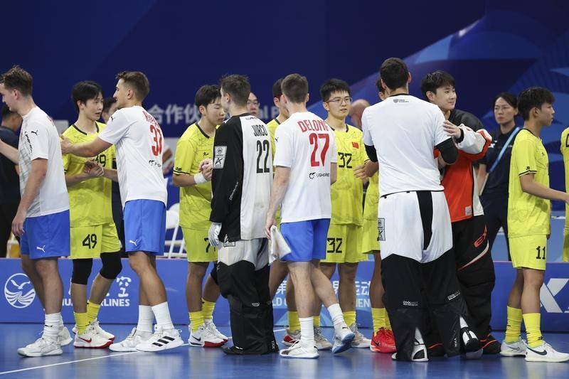 新华社记者, 日面对劲敌, 一次来成都 新华社记者, 日面对劲敌, 一次来成都