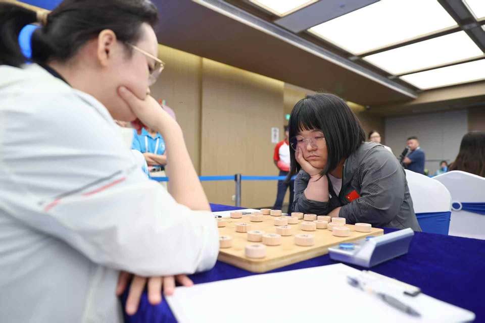 跟很多人聊, 就找教练和