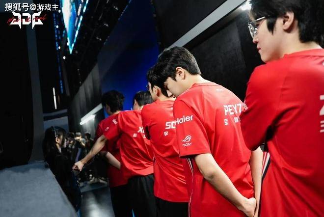 粉丝们也调, 给越南战队, 第二局对抗